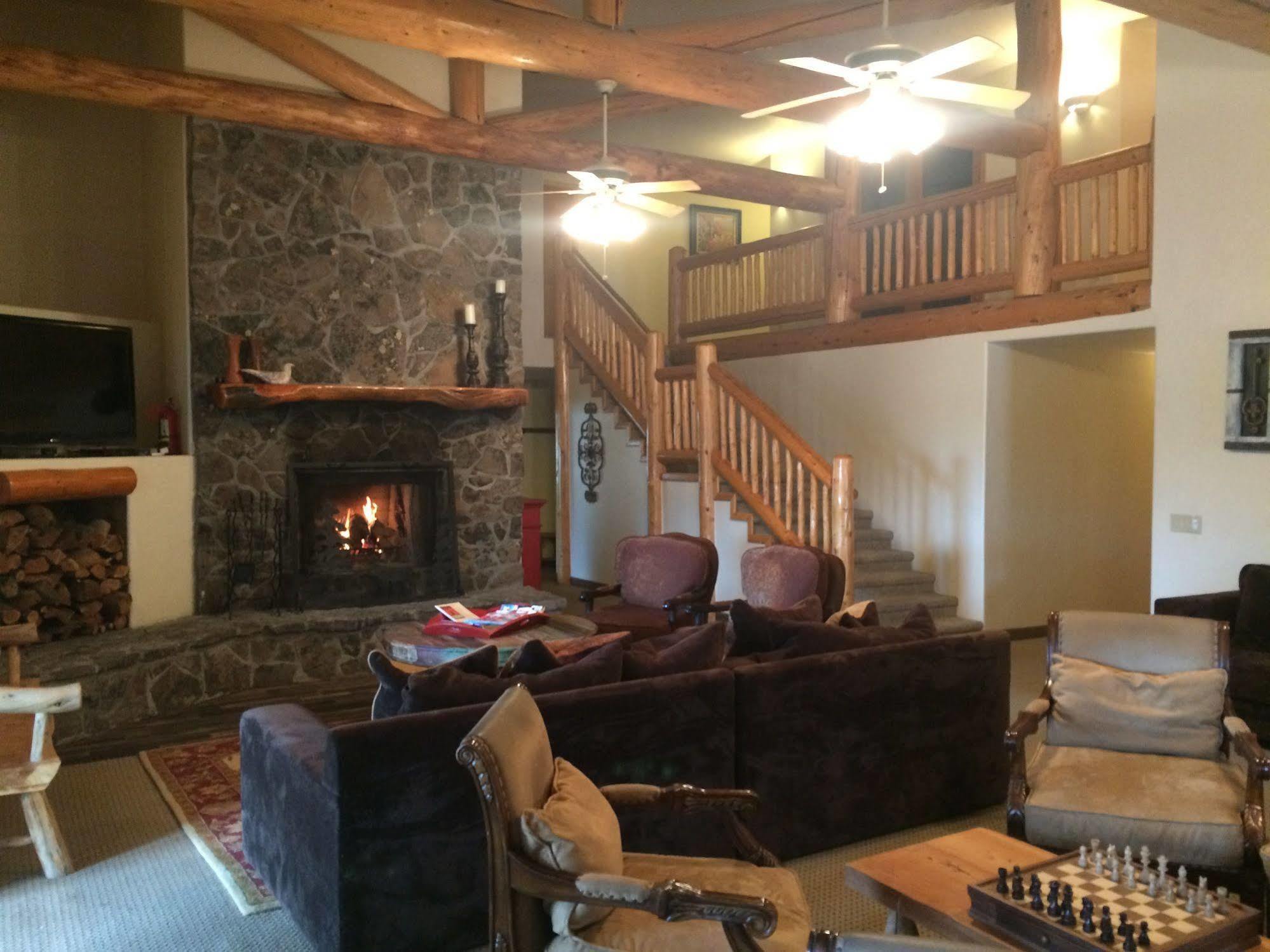 Greer Peaks Lodge Exterior photo